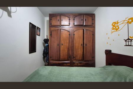 Casa à venda com 240m², 4 quartos e 3 vagasQuarto - Fundos