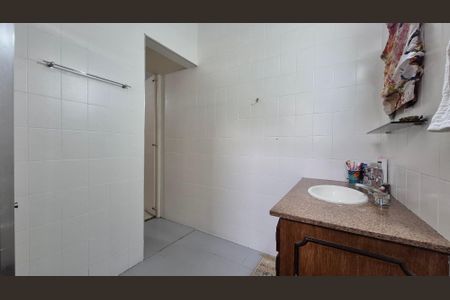 Casa à venda com 240m², 4 quartos e 3 vagasBanheiro da suíte