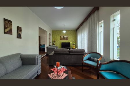 Casa à venda com 240m², 4 quartos e 3 vagasSala