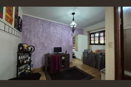 Casa à venda com 240m², 4 quartos e 3 vagasSala - Fundos