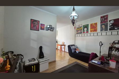 Casa à venda com 240m², 4 quartos e 3 vagasSala - Fundos