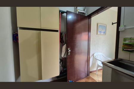 Casa à venda com 240m², 4 quartos e 3 vagasArea de serviço