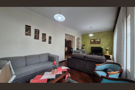 Casa à venda com 240m², 4 quartos e 3 vagasSala