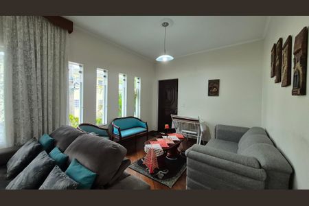 Casa à venda com 240m², 4 quartos e 3 vagasSala