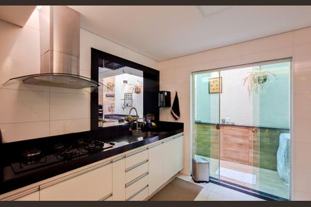 Casa à venda com 124m², 3 quartos e 1 vaga Casa à venda com 124m², 3 quartos e 1 vagaCozinha