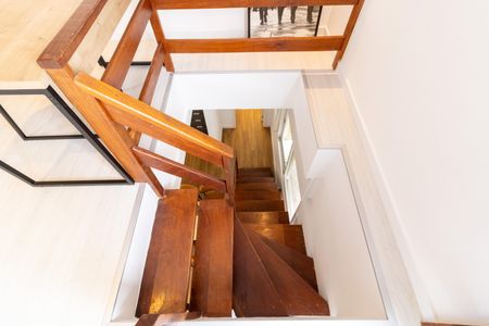 Apartamento para alugar com 52m², 1 quarto e 1 vaga Apartamento para alugar com 52m², 1 quarto e 1 vagaEscada