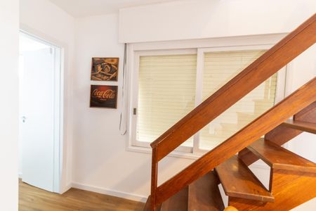 Apartamento para alugar com 52m², 1 quarto e 1 vaga Apartamento para alugar com 52m², 1 quarto e 1 vagaEscada