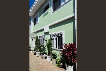 Casa de condomínio para alugar com 162m², 2 quartos e 2 vagas Casa de condomínio para alugar com 162m², 2 quartos e 2 vagasFachada