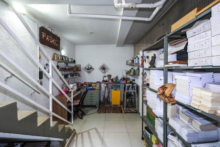 Casa de condomínio para alugar com 162m², 2 quartos e 2 vagas Casa de condomínio para alugar com 162m², 2 quartos e 2 vagasPorão