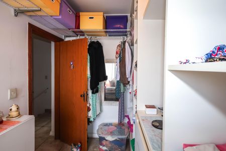 Casa de condomínio para alugar com 162m², 2 quartos e 2 vagas Casa de condomínio para alugar com 162m², 2 quartos e 2 vagasCloset