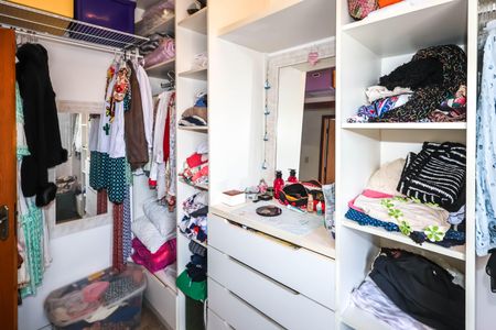 Casa de condomínio para alugar com 162m², 2 quartos e 2 vagas Casa de condomínio para alugar com 162m², 2 quartos e 2 vagasCloset