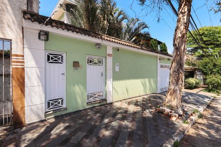 Casa de condomínio para alugar com 162m², 2 quartos e 2 vagas Casa de condomínio para alugar com 162m², 2 quartos e 2 vagasFachada