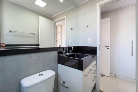 Apartamento à venda com 67m², 2 quartos e 2 vagasBanheiro do quarto 1