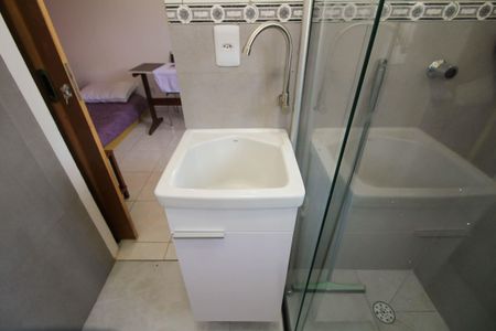 Banheiro de kitnet/studio para alugar com 0 quarto, 30m² em Jardim Angela (zona Leste), São Paulo