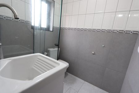 Banheiro de kitnet/studio para alugar com 1 quarto, 29m² em Jardim Angela (zona Leste), São Paulo