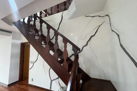 Apartamento para alugar com 240m², 3 quartos e 2 vagasEscada