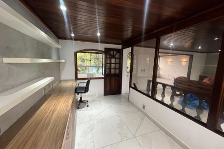 Apartamento para alugar com 240m², 3 quartos e 2 vagasEscritório