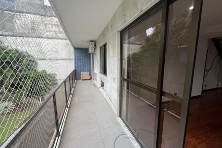 Apartamento para alugar com 240m², 3 quartos e 2 vagasVaranda