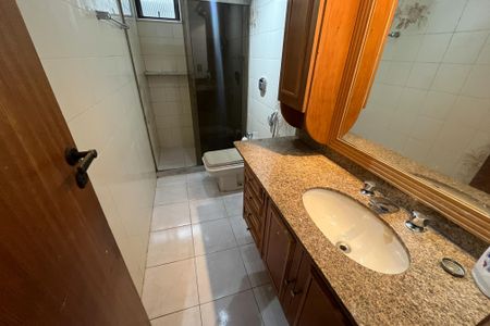 Apartamento para alugar com 240m², 3 quartos e 2 vagasBanheiro