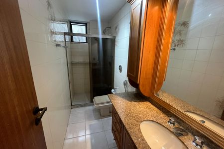 Apartamento para alugar com 240m², 3 quartos e 2 vagasBanheiro