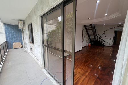 Apartamento para alugar com 240m², 3 quartos e 2 vagasVaranda