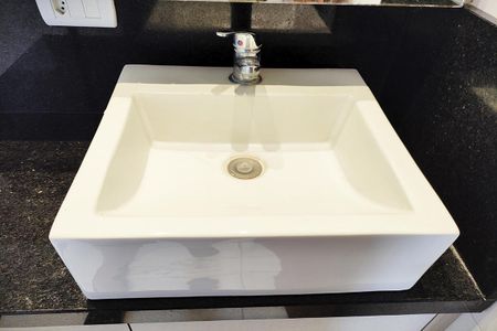 Apartamento para alugar com 60m², 2 quartos e sem vagaBanheiro 