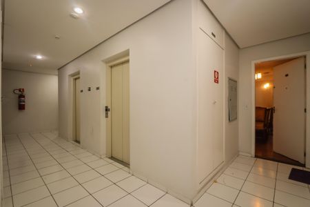 Apartamento à venda com 52m², 2 quartos e 1 vaga Apartamento à venda com 52m², 2 quartos e 1 vagaHall Social