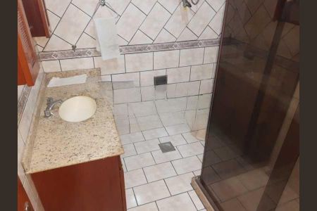 Casa à venda com 216m², 4 quartos e 2 vagas