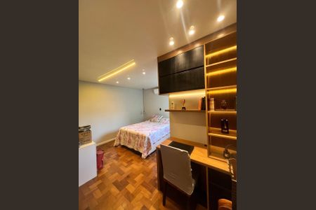 Casa à venda com 3 quartos, 250m² em Vila Curuçá, Santo André