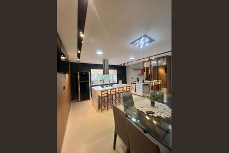 Casa à venda com 3 quartos, 250m² em Vila Curuçá, Santo André