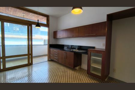 Apartamento para alugar com 340m², 4 quartos e 2 vagas Apartamento para alugar com 340m², 4 quartos e 2 vagasCozinha e Área de Serviço