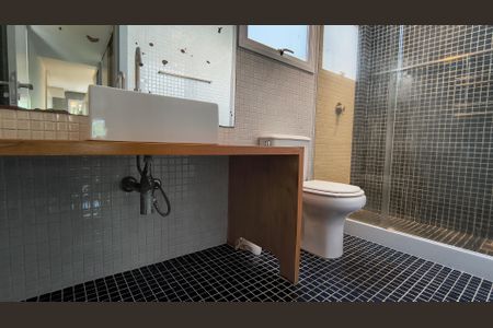 Apartamento para alugar com 340m², 4 quartos e 2 vagas Apartamento para alugar com 340m², 4 quartos e 2 vagasBanheiro da Suíte 1
