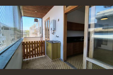 Apartamento para alugar com 340m², 4 quartos e 2 vagas Apartamento para alugar com 340m², 4 quartos e 2 vagasCozinha e Área de Serviço