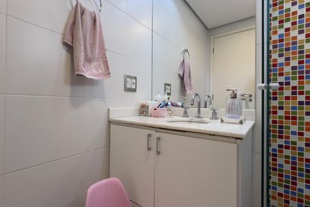 Apartamento à venda com 194m², 4 quartos e 3 vagas Apartamento à venda com 194m², 4 quartos e 3 vagasBanheiro da Suíte 2