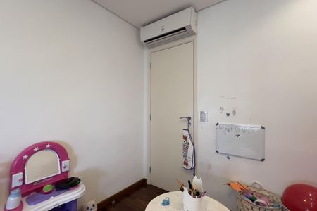 Apartamento à venda com 194m², 4 quartos e 3 vagas Apartamento à venda com 194m², 4 quartos e 3 vagasQuarto 2