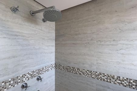 Apartamento à venda com 194m², 4 quartos e 3 vagas Apartamento à venda com 194m², 4 quartos e 3 vagasBanheiro da Suíte 1