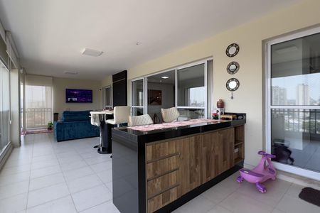 Apartamento à venda com 194m², 4 quartos e 3 vagas Apartamento à venda com 194m², 4 quartos e 3 vagasVaranda gourmet