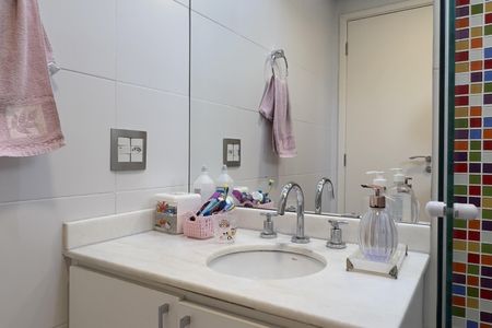 Apartamento à venda com 194m², 4 quartos e 3 vagas Apartamento à venda com 194m², 4 quartos e 3 vagasBanheiro da Suíte 2