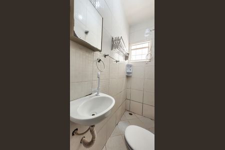 Banheiro Social de kitnet/studio para alugar com 1 quarto, 25m² em Cidade Universitária, Campinas