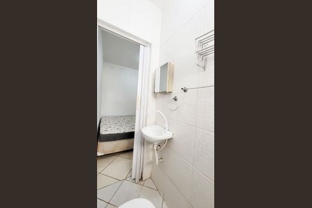 Banheiro Social de kitnet/studio para alugar com 1 quarto, 25m² em Cidade Universitária, Campinas