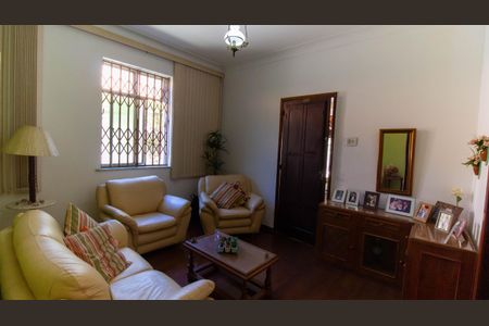 Sala de casa para alugar com 4 quartos, 70m² em Santa Rosa, Niterói