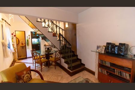 Sala de casa para alugar com 4 quartos, 70m² em Santa Rosa, Niterói