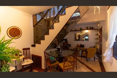 Sala de casa para alugar com 4 quartos, 70m² em Santa Rosa, Niterói