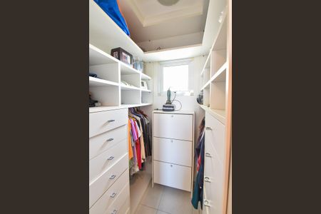 Apartamento à venda com 74m², 3 quartos e 2 vagasCloset da suíte