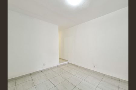 Sala de casa à venda com 2 quartos, 120m² em Vila Carmosina, São Paulo