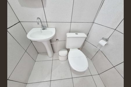 Banheiro de casa para alugar com 1 quarto, 50m² em Vila Carmosina, São Paulo