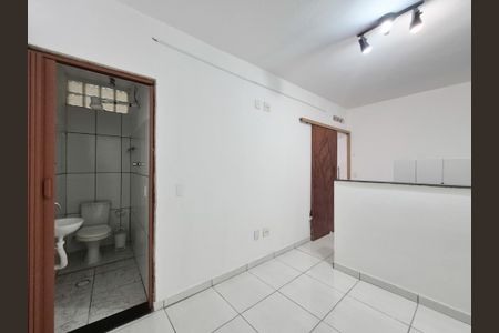 Sala de casa para alugar com 1 quarto, 50m² em Vila Carmosina, São Paulo