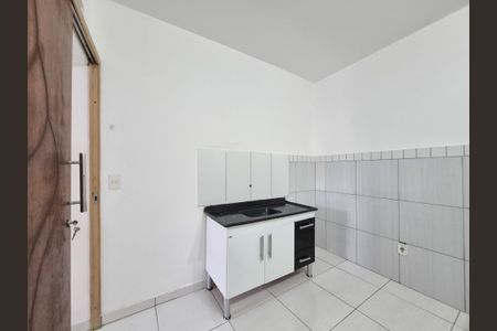 Cozinha de casa para alugar com 1 quarto, 50m² em Vila Carmosina, São Paulo
