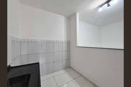 Cozinha de casa para alugar com 1 quarto, 50m² em Vila Carmosina, São Paulo