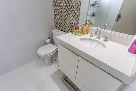 Apartamento à venda com 112m², 3 quartos e 2 vagas Apartamento à venda com 112m², 3 quartos e 2 vagasBanheiro da suíte